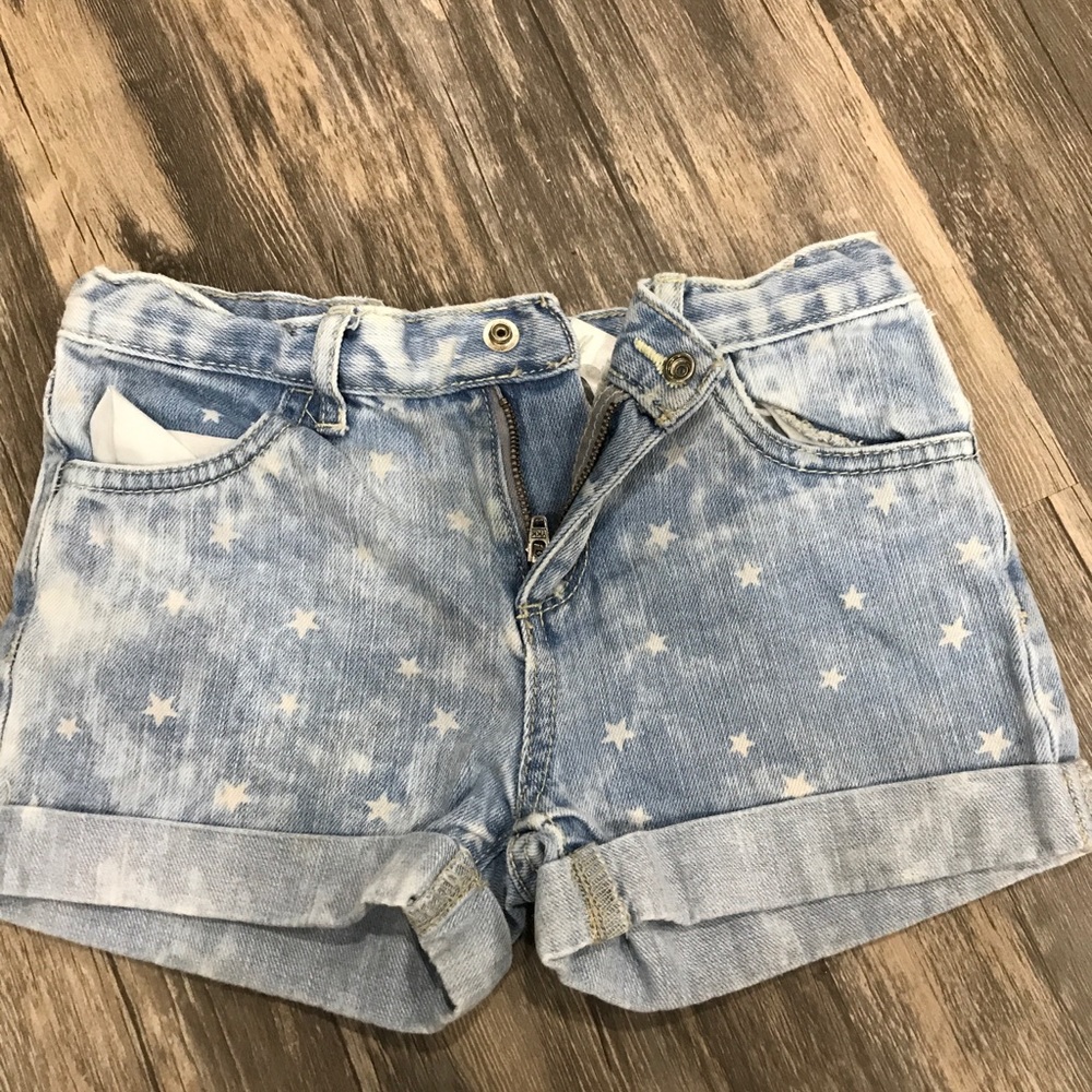 Osh Kosh B’gosh Girls denim shorts size 6.